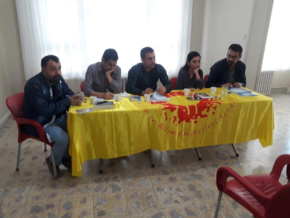 Hatay’da bir yurttaş, “Çocuklarım aç” diyerek Valilik önünde kendini yaktı.
